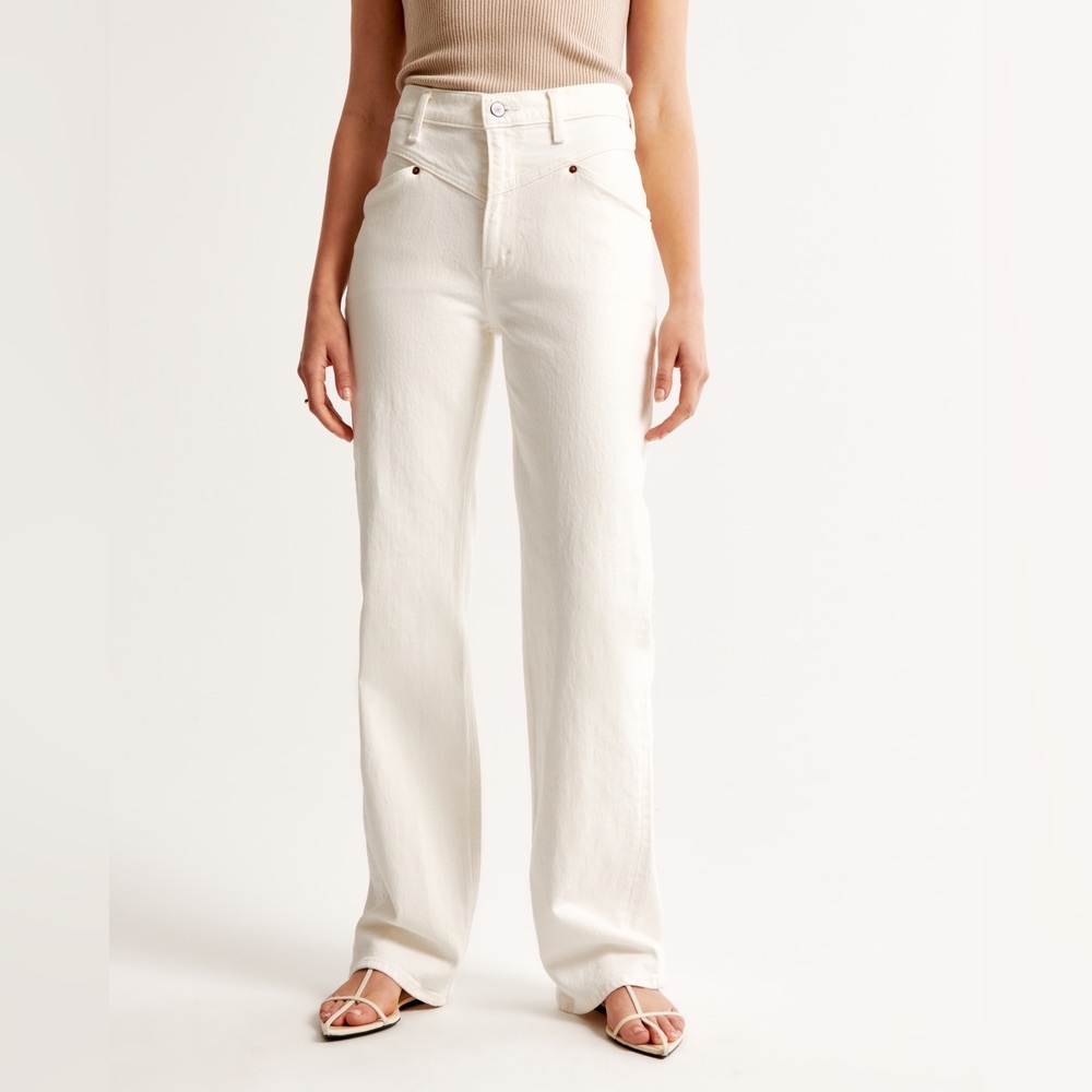 ABERCROMBIE & FITCH 90s Relaxed High Rise White Jean Size 4 Short